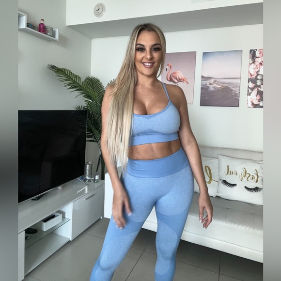 Pretty little thing blue workout top and leggings set - Picture 9 of 10